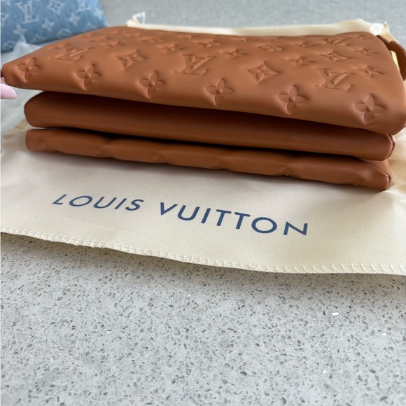 NEW IN BOX LV Coussin PM size camel color - Picture 9 of 11